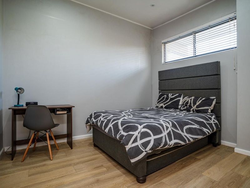 Hillcrest Central Living: Modern Apartment with Pool & Security - Photo 10