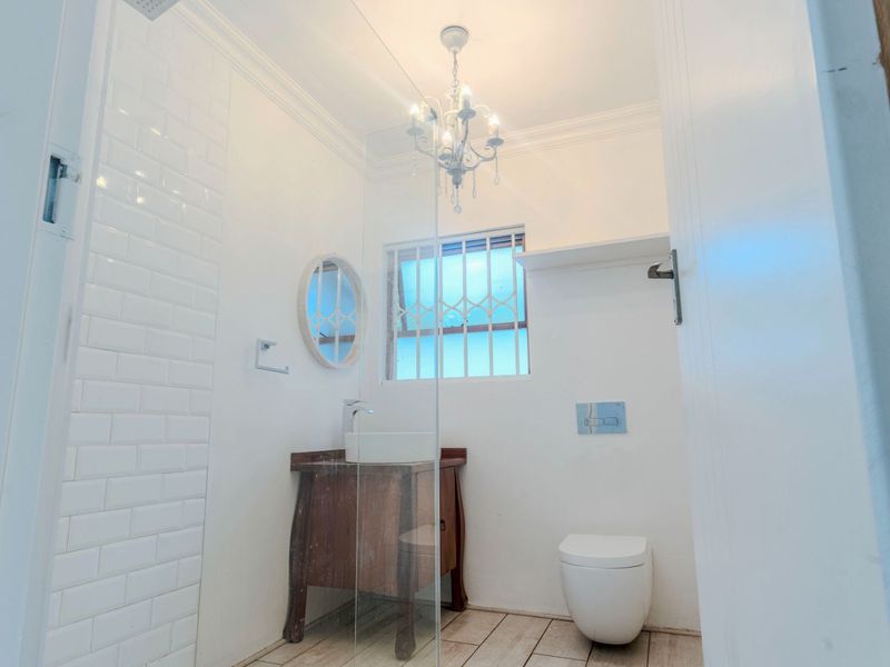 Modern, 5 Bedroom, 4 Bathroom, Family Home - Photo 3