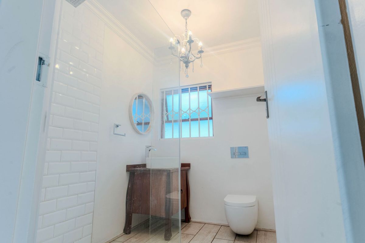 Modern, 5 Bedroom, 4 Bathroom, Family Home - Photo 3