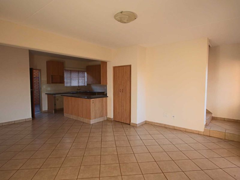 Spacious & Modern Montana Duplex - Nathan Park: 3 Beds, 2.5 Baths, Stunning Finishes - Photo 5