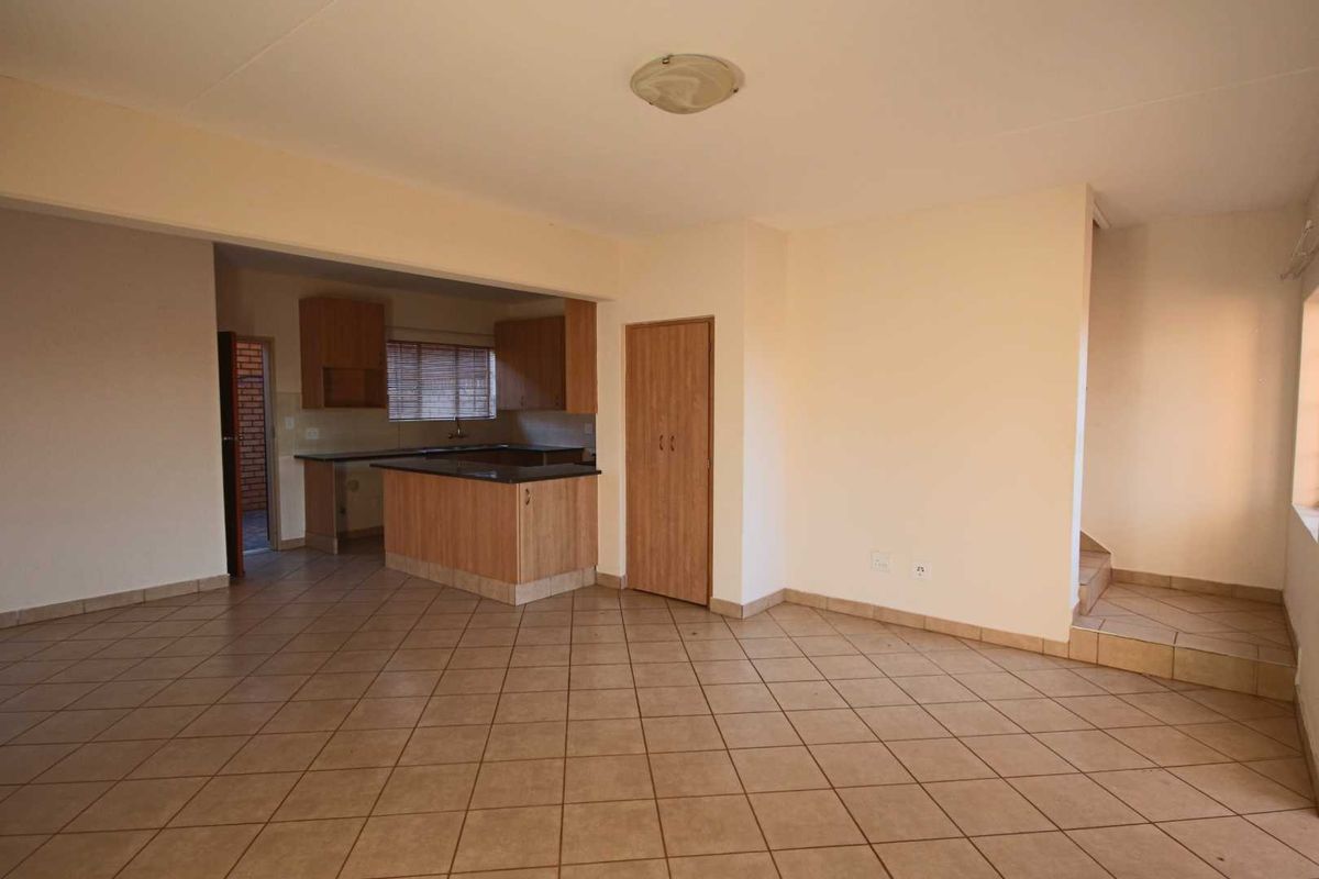Spacious & Modern Montana Duplex - Nathan Park: 3 Beds, 2.5 Baths, Stunning Finishes - Photo 5