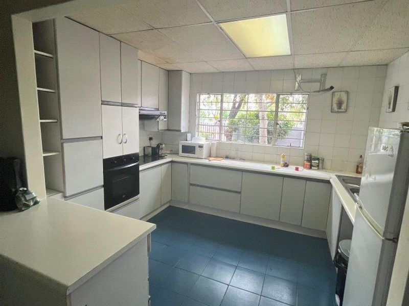 PRIME OFFICES TO RENT AND SITUATED AT 546 18TH AVENUE RIETFONTEIN  FOR ONLY R 35 000 PER MONTH. - Photo 9