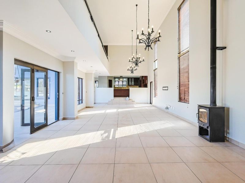 Stunning Family Oasis in Silver Lakes Golf and Wildlife Estate - For Sale - Photo 8