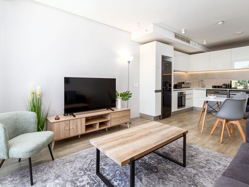 SUNNY AND BRIGHT - Photo 6