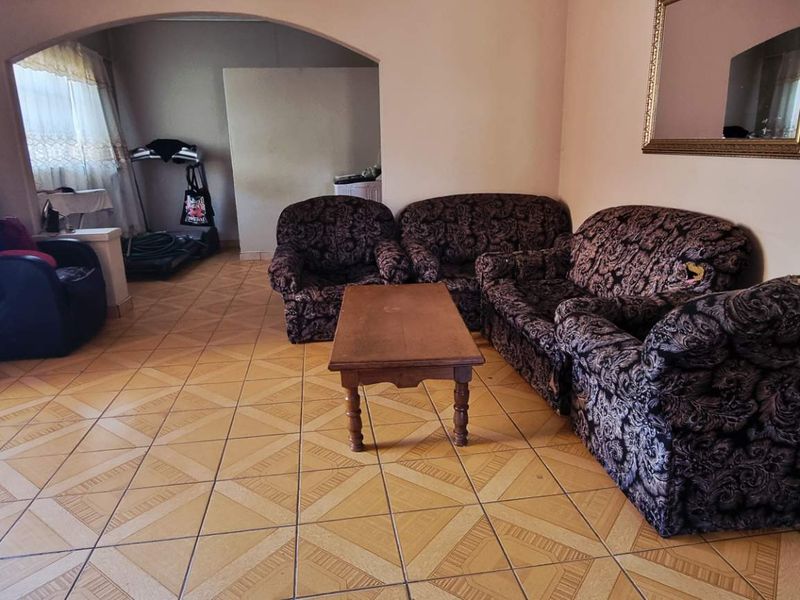 Khomasdal 3 bedroom house with flat - Photo 6