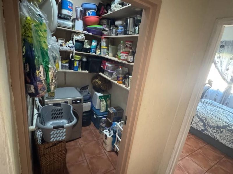 Large Modern Family Home - Photo 6