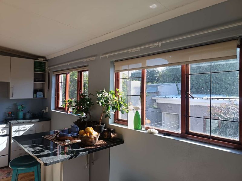 Urgent Sale! Well maintained 2 bedroom home with 2 flatlets for sale! - Photo 3