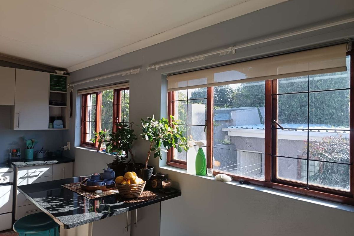 Urgent Sale! Well maintained 2 bedroom home with 2 flatlets for sale! - Photo 3