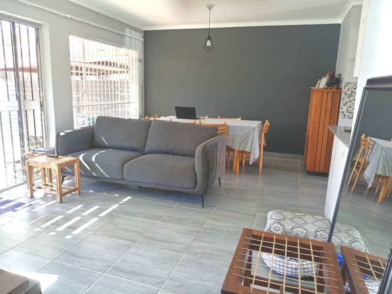 PICTURE PERFECT STARTNER OR SCALLING DOWN UNIT... - Photo 10