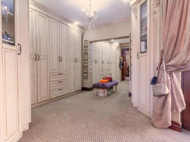 6 luxurious Bedrooms property for sale - Photo 10