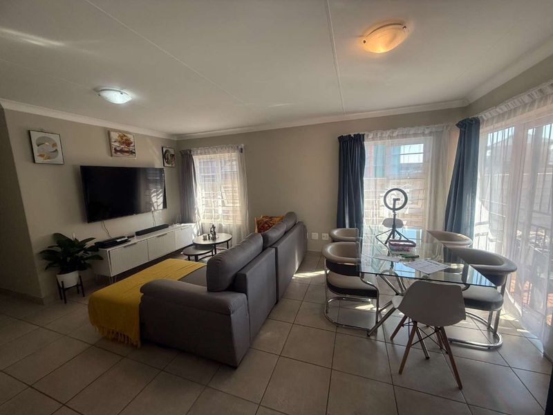 CHARMING 3 BED FAMILY HOME - PERFECT STARTER! - Photo 4