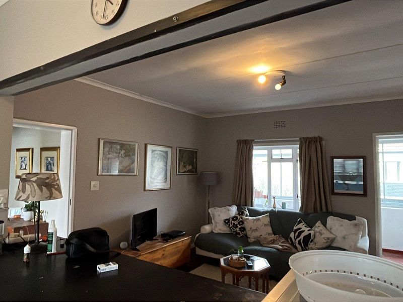 Spacious semi-furnished one bedroom apartment with garage | Kenilworth | R11 000 p/m - Photo 6