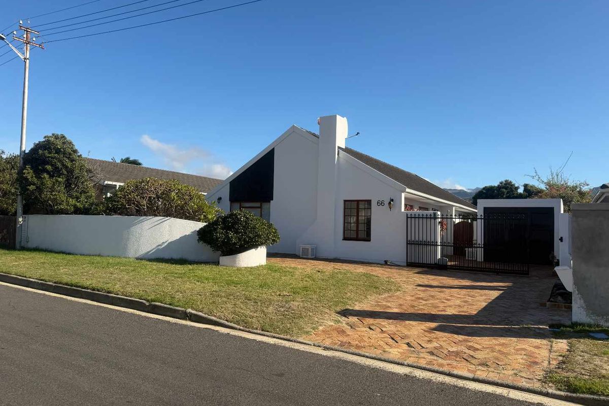 Family Home in Fish Hoek - Photo 2