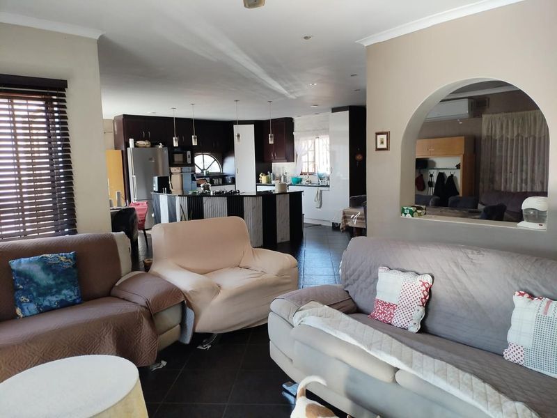 Level property for sale in Glen Hills - Photo 6