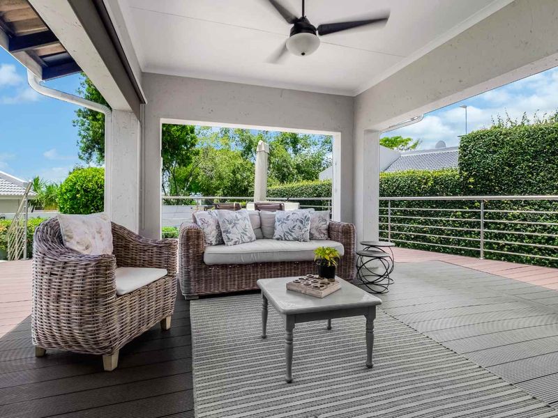 A MODERN MASTERPIECE TUCKED AWAY IN A CUL-DE-SAC INSIDE LOVELY SOMERSET GARDENS - Photo 8