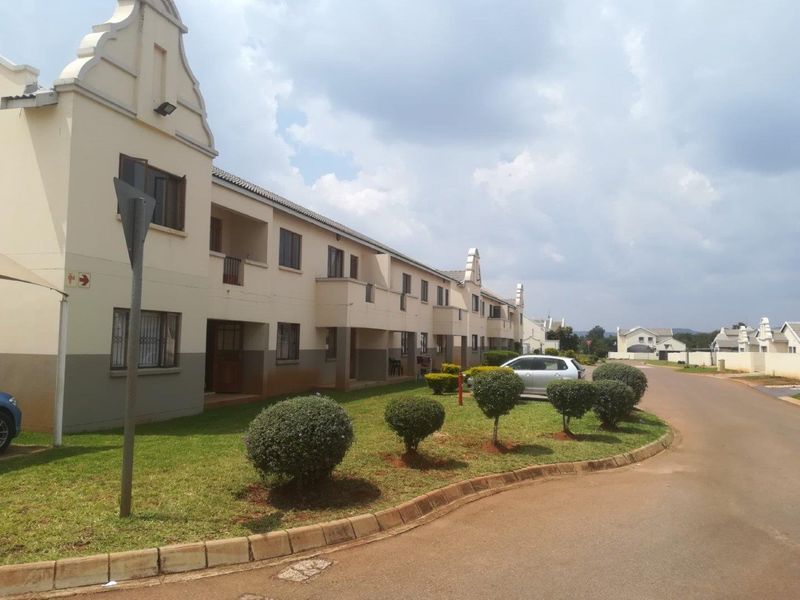 Welcome to this spacious 2-bedroom apartment, - Photo 2