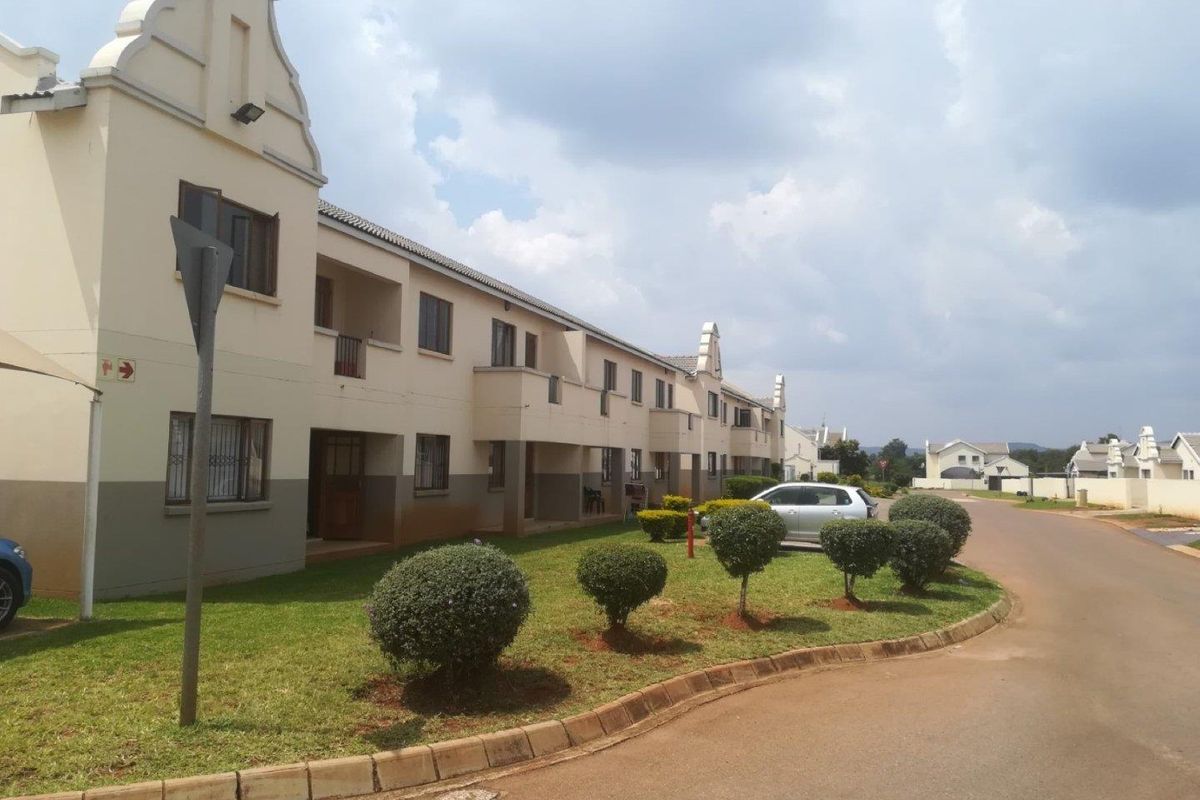 Welcome to this spacious 2-bedroom apartment, - Photo 2