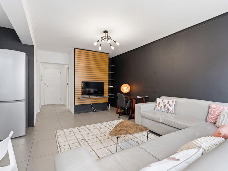 Prime location on Beach Road in Mouille Point - Photo 4