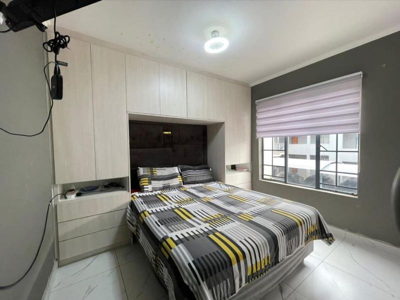 FEAST YOUR EYES - RENOVATED AND MODERN!! - Photo 6