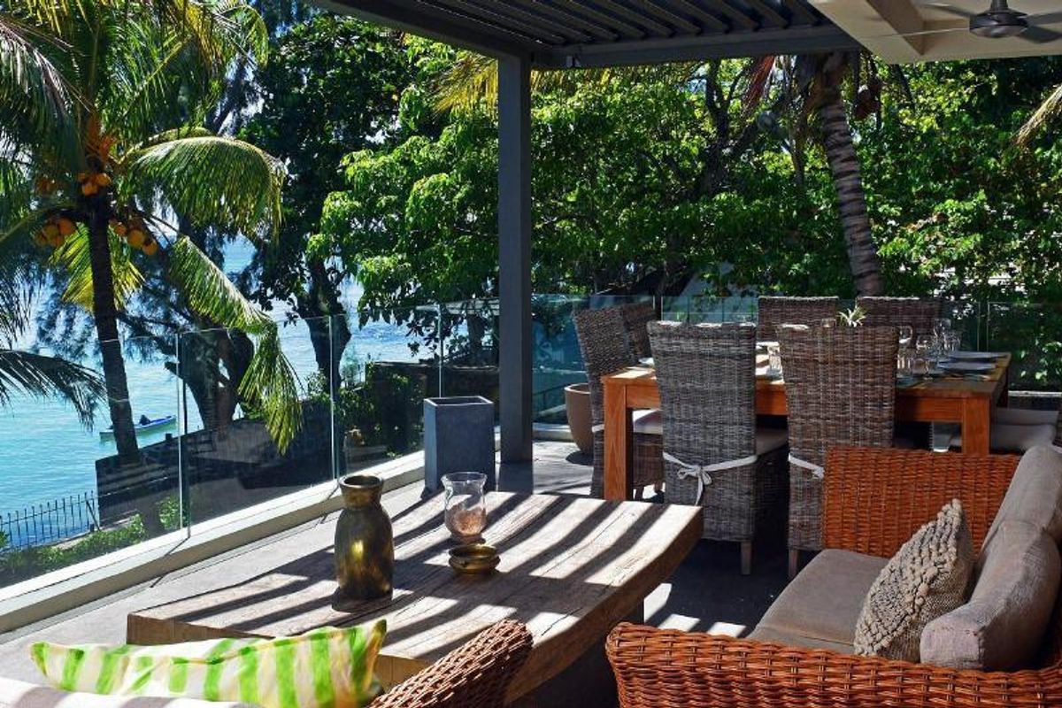 Azure Serenity: A Sanctuary Between Sea and Sky - Photo 4