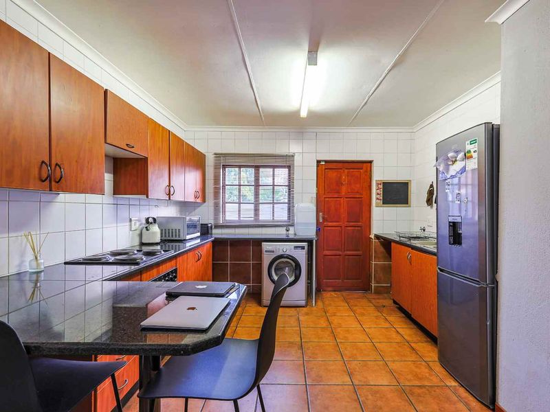 Charming 2 Bedroom Townhouse with Private Garden - Photo 9