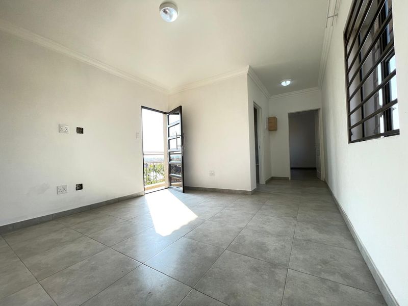 A lovely 2 bedroom 1 bath apartment to rent at Moagi estate Vosloorus Ext 24. - Photo 5