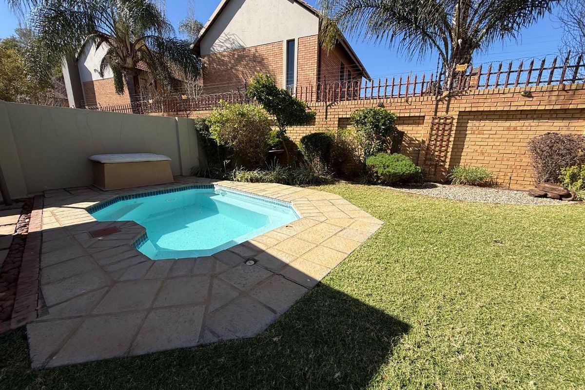 Exquisite Residence with Majestic Landscaped Garden and Exceptional Entertaining Spaces - Photo 2