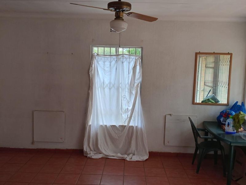 Three bedroom house for sale in Brackendowns - Photo 8