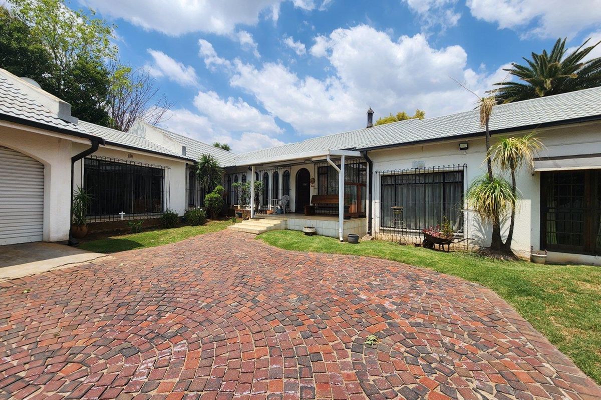 Prime Family Location in Verwoerdpark - Photo 2