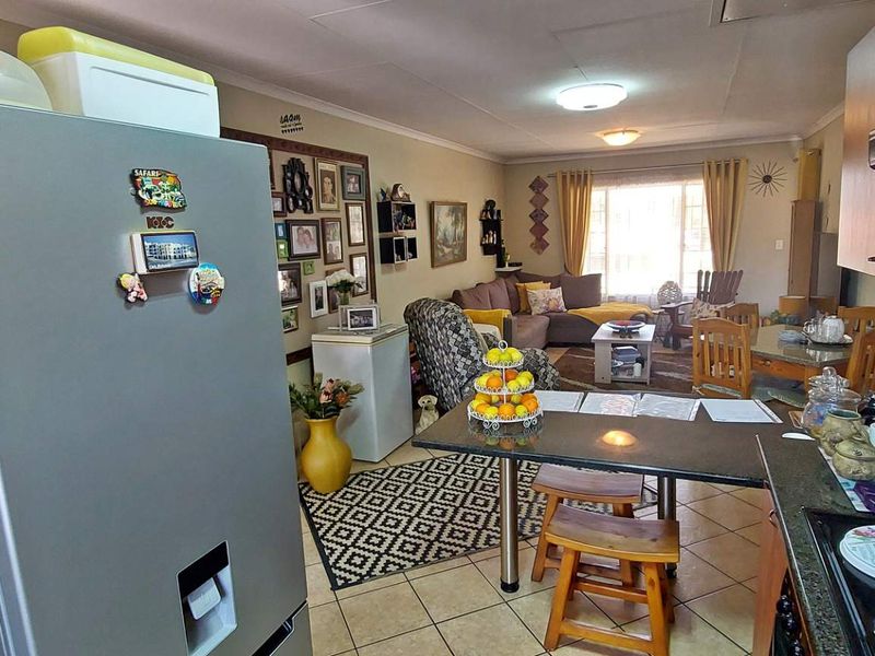 Secure 2 Bedroom Sanctuary - Photo 4