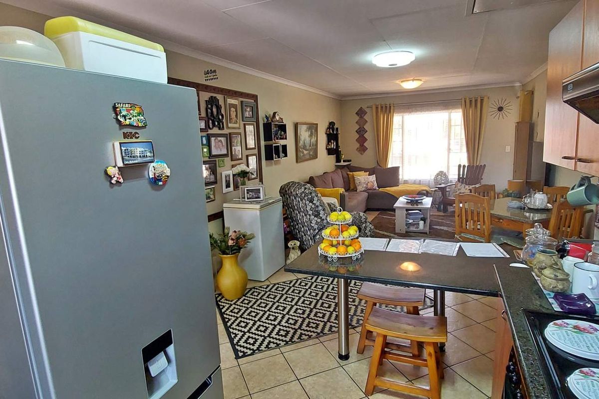 Secure 2 Bedroom Sanctuary - Photo 4