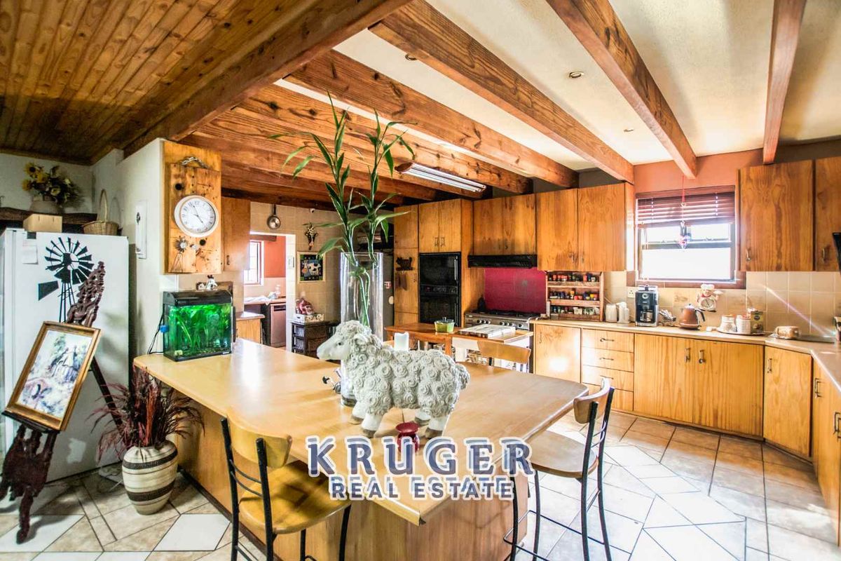 3-BEDROOM HOME WITH 2-BEDROOM FLAT - Photo 4