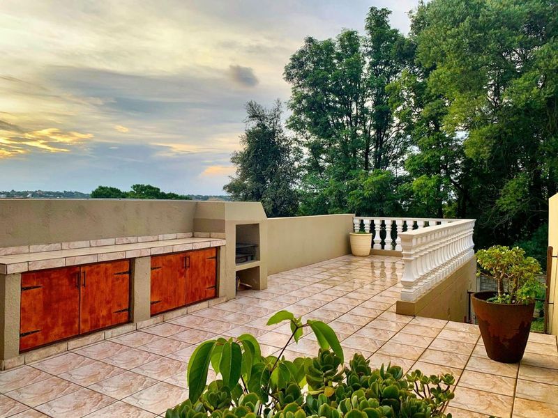 Seize This Gem: Stylish 2 Bedroom Duplex in Prime Quellerina! - Photo 3