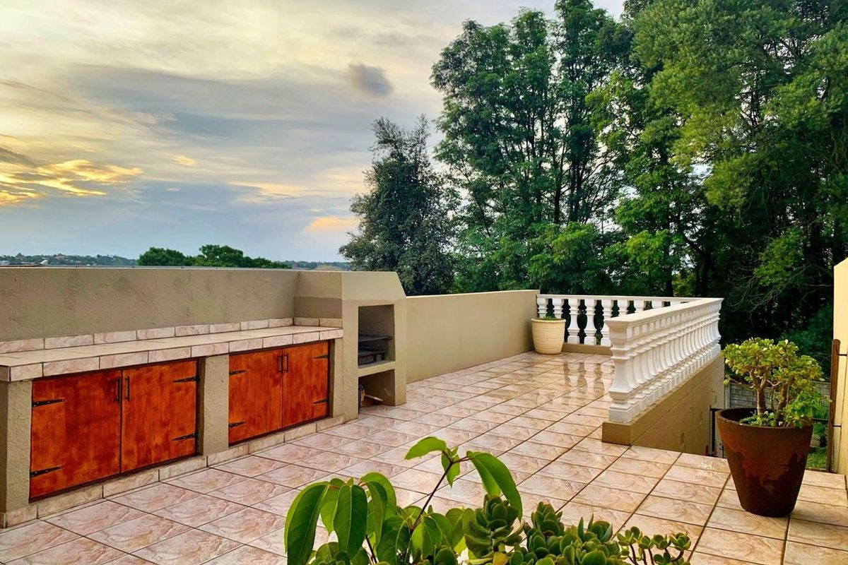 Seize This Gem: Stylish 2 Bedroom Duplex in Prime Quellerina! - Photo 3