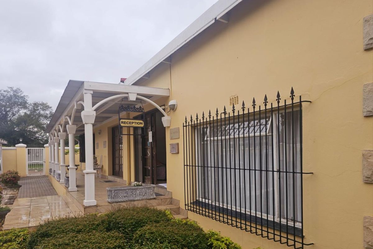 **Discover Luxurious Four-Star Accommodation with Roman Elegance** - Photo 2