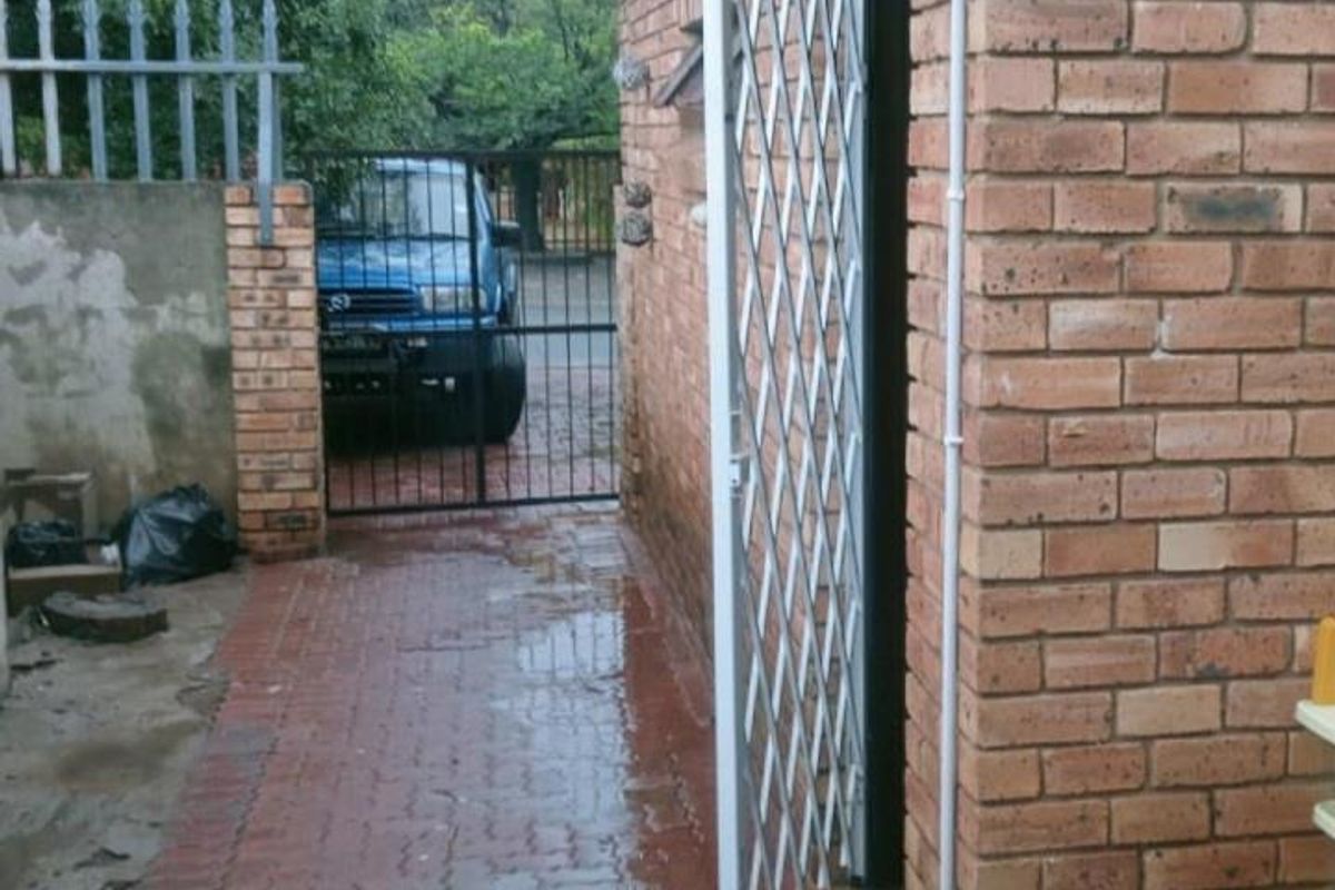 Enormous property for sale. - Photo 2