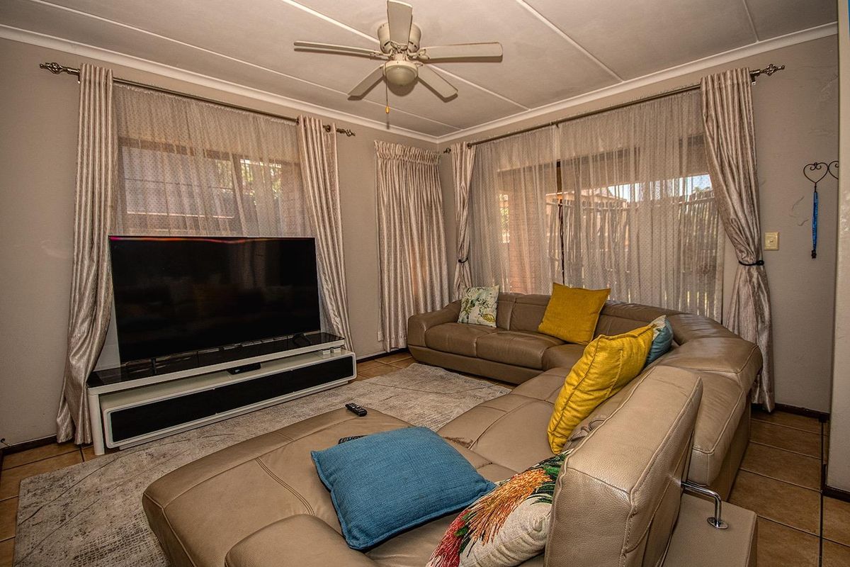 3 Bedroom Meyersig Estate Corner duplex! - Photo 5