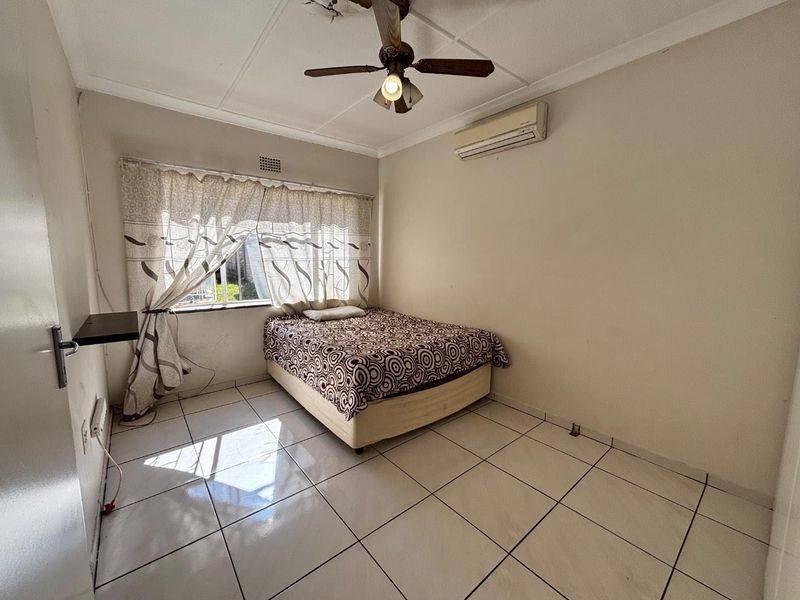 Spacious 3-Bedroom Family Home with Jacuzzi & Entertainment Lapa | Wannenburghoogte, Germiston - Photo 4