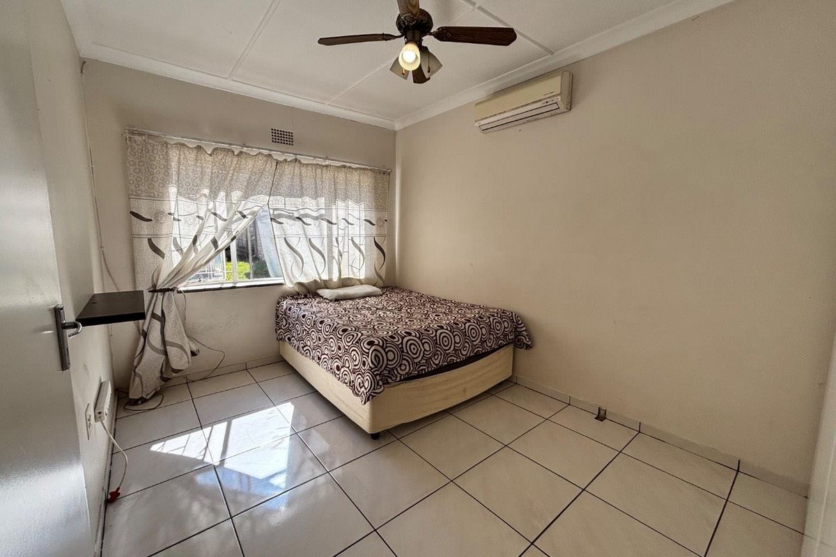 Spacious 3-Bedroom Family Home with Jacuzzi & Entertainment Lapa | Wannenburghoogte, Germiston - Photo 4