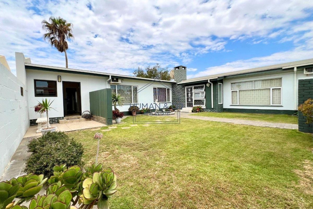 Spacious family home in central area - Photo 3