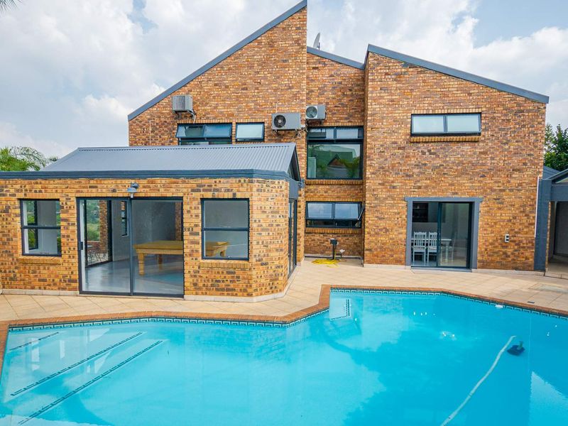 Beautiful family home with a view. - Photo 7