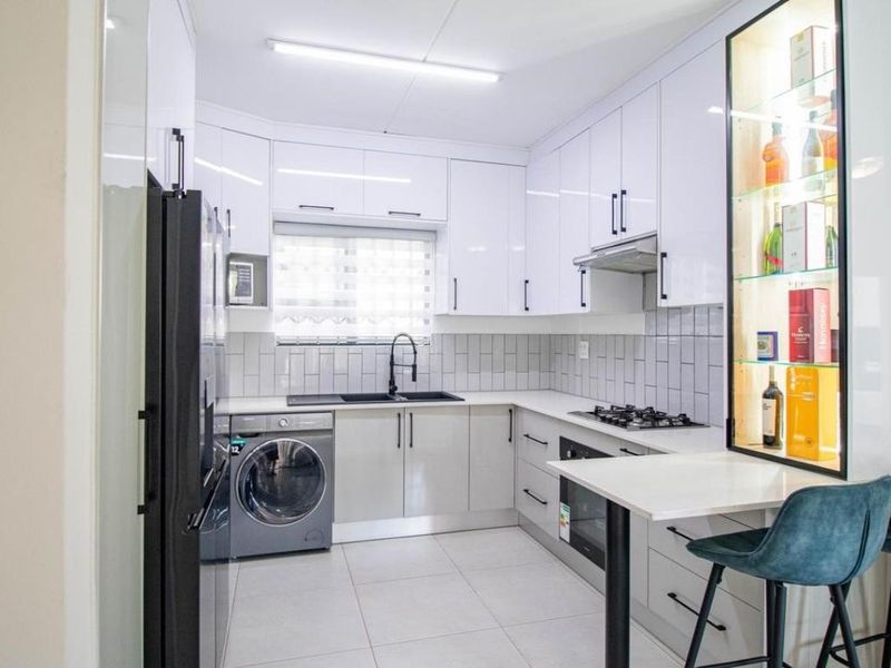 Townhouse For Sale in Brentwood Park AH, Kempton Park - Photo 9