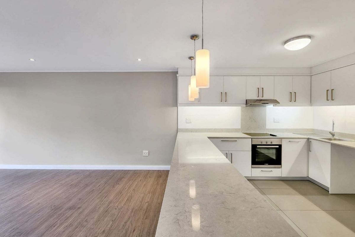 A Rare Find - Two Bedroom Garden Apartment with Mountain Views - Photo 5