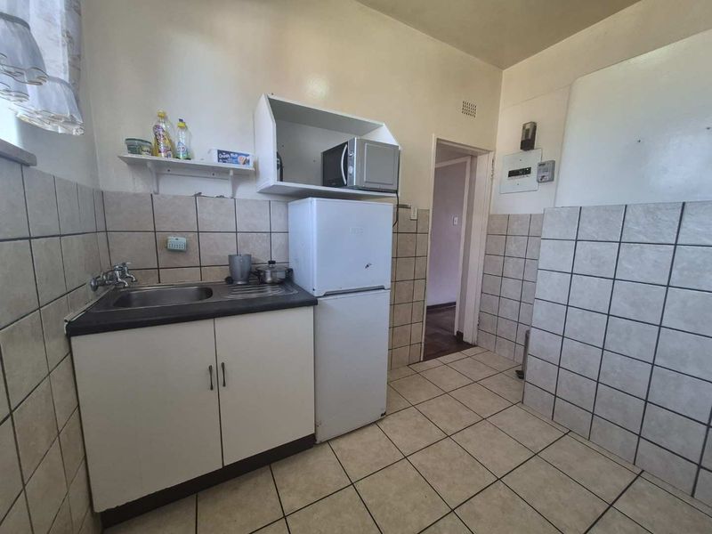 1 BEDROOM FLAT TO RENT IN RHODESFIELD - Photo 2