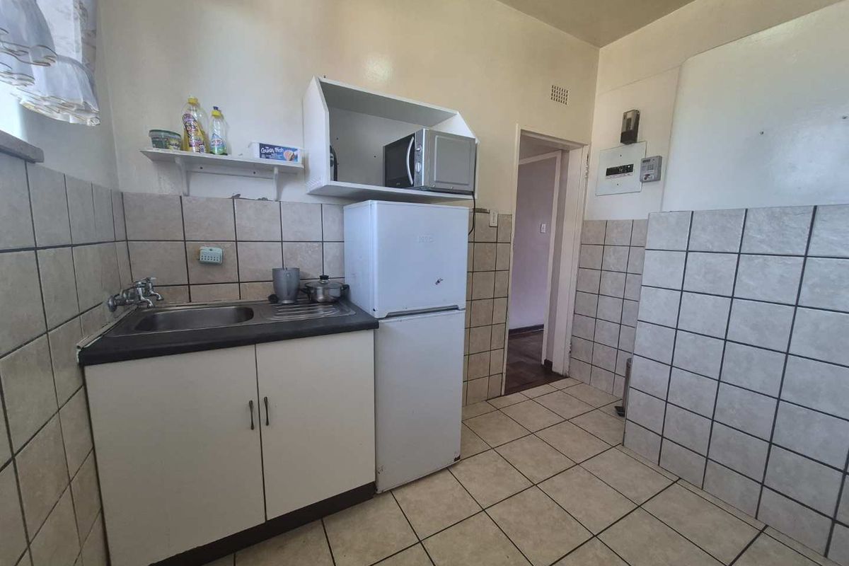 1 BEDROOM FLAT TO RENT IN RHODESFIELD - Photo 2