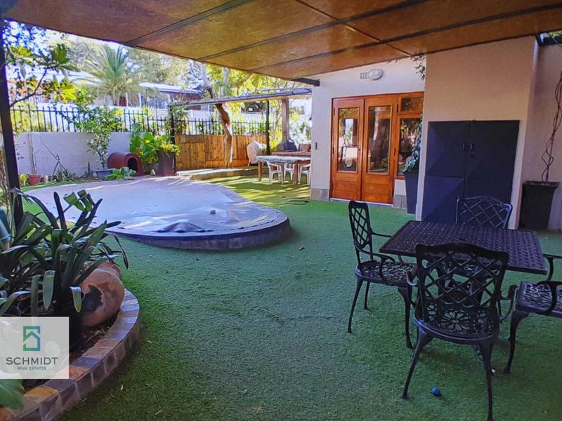 For Sale: Elegant 5-Bedroom Residence with Consulting Rooms - Photo 8