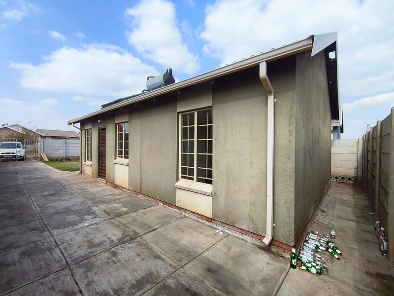 3 Bedroom House for Sale in Sky City, Alberton - Photo 3