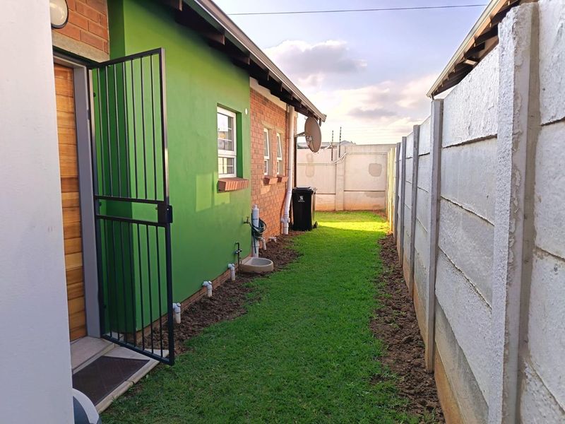 Modern 2-Bedroom Home for Sale in Parkdene Manor | R1,200,000 | Covered Parking - Photo 4