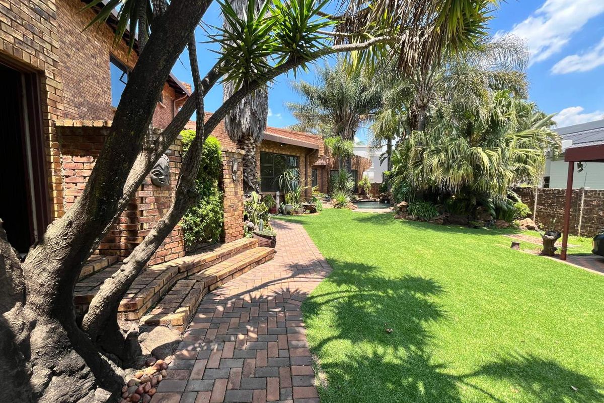 4 Bedroom House for sale - Photo 4