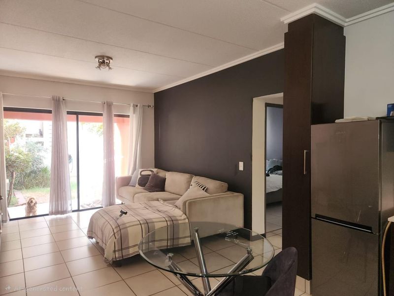 1 Bedroom Apartment with Private Garden in Secure Lonehill Estate - Photo 2